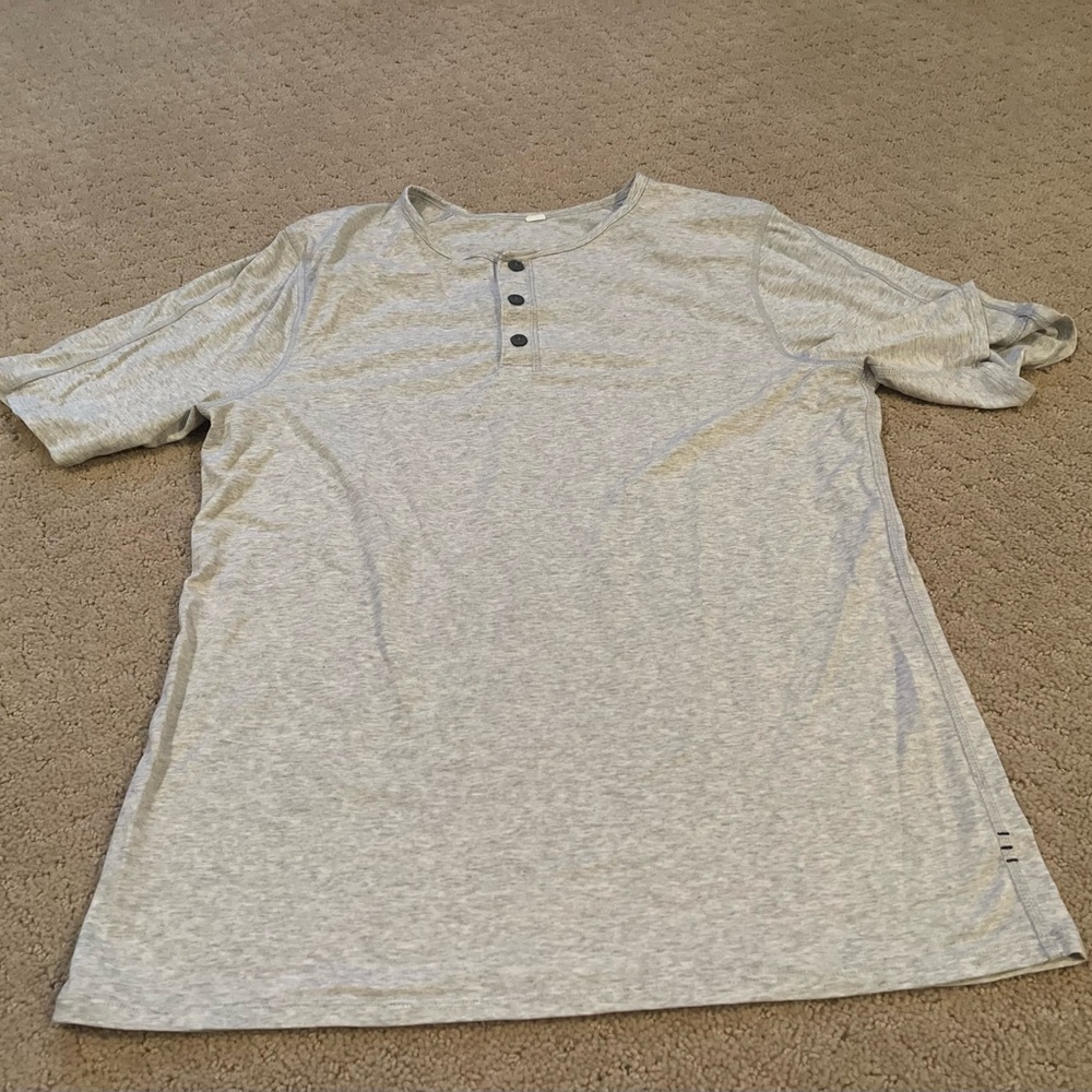 Men’s Lululemon Gray Short Sleeve Henley Bin 302